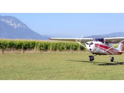 Survol de placere cu avionul deasupra castelului Bran