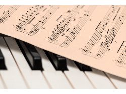 Dedicatie muzicala - Cantec personalizat pentru suflete cool