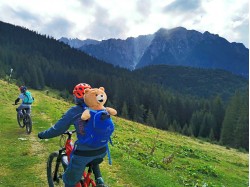 eBike, evadare din Brasov spre Poiana Brasov cu biciclete electrice, tur privat cu ghid si pranz inclus