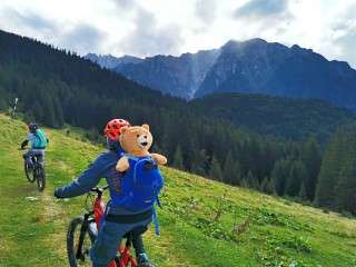 eBike, evadare din Brasov spre Poiana Brasov cu biciclete electrice, vocuher experiente cadou