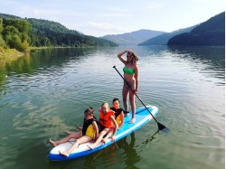 Experienta SUP, vaslit din picioare pe lacul Bicaz