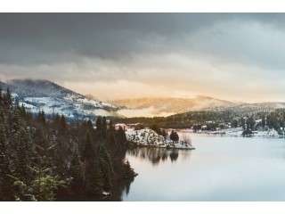 Survol de placere cu elicopterul si invitati deasupra Barajului Colibita si a Pasului Tihuta