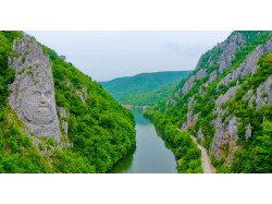 Tur cu avionul la Cazanele Dunarii pentru 3 pasageri