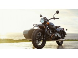 Experienta vintage cu motocicleta cu atas