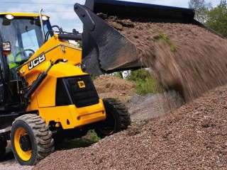 Doamnele invart pamantul. Testeaza un super excavator in Bucuresti