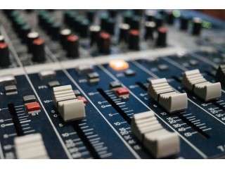 Activitate muzicala intr-un studio profesionist in Campina