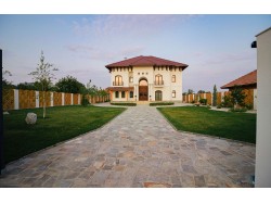 Relaxare la conac si in hamac... la inaltime