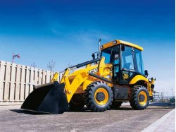 Jucarii de baieti mari. Testeaza un super excavator in Bucuresti