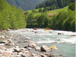 White water rafting pe raul Jiu